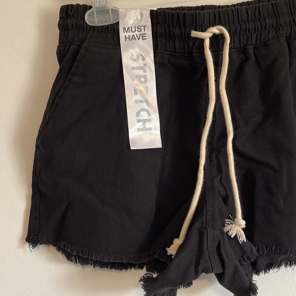 NWT Mid rise Pull-on Shorts XS Tinseltown Black FrayPocket Drawstring Elastic - Picture 3 of 14